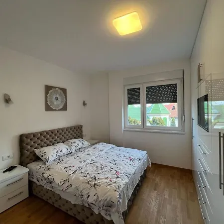 Lux Rose Apartment *